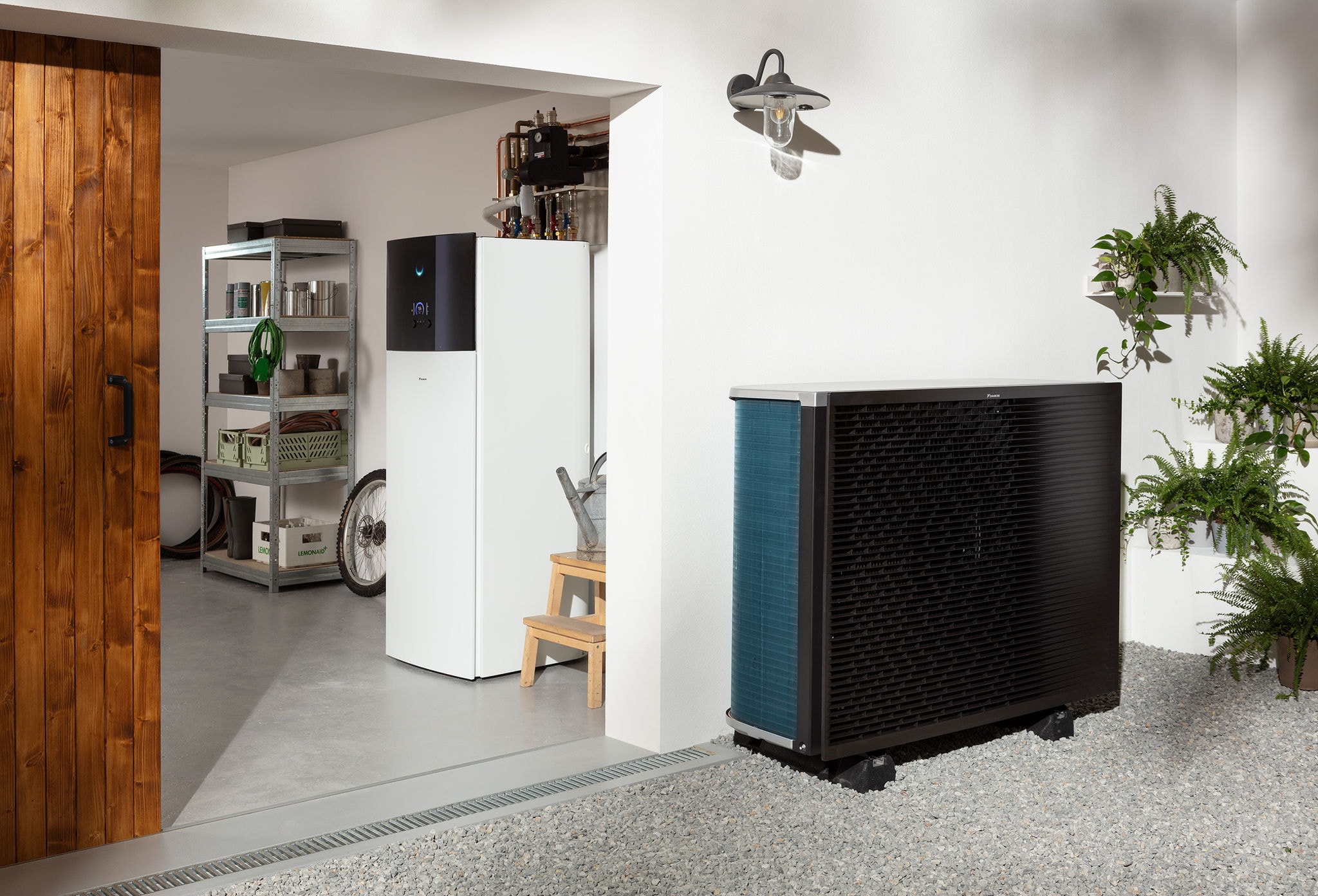 Daikin Altherma-värmepump installerad i ett förrådsutrymme