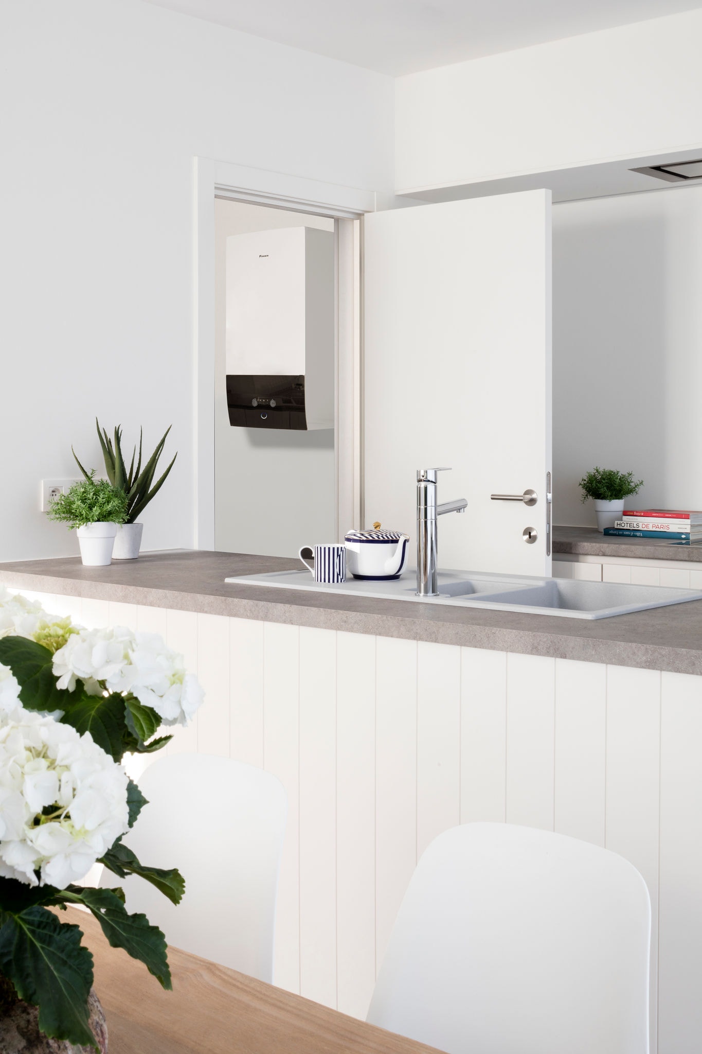 Daikin Altherma luft/vattenvärmepump i ett förråd för varmvatten